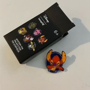 Disney Lilo and Stitch Cousins Mystery Pin Loungefly  Experiment 627